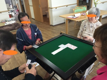 ゲームとはいえ、トランプだって真剣です